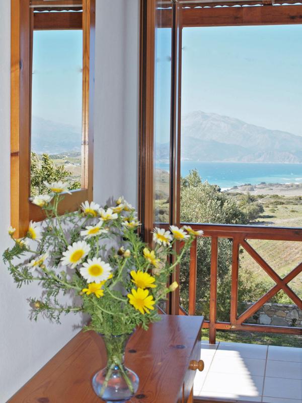 One-Bedroom Apartment with Sea View image 3