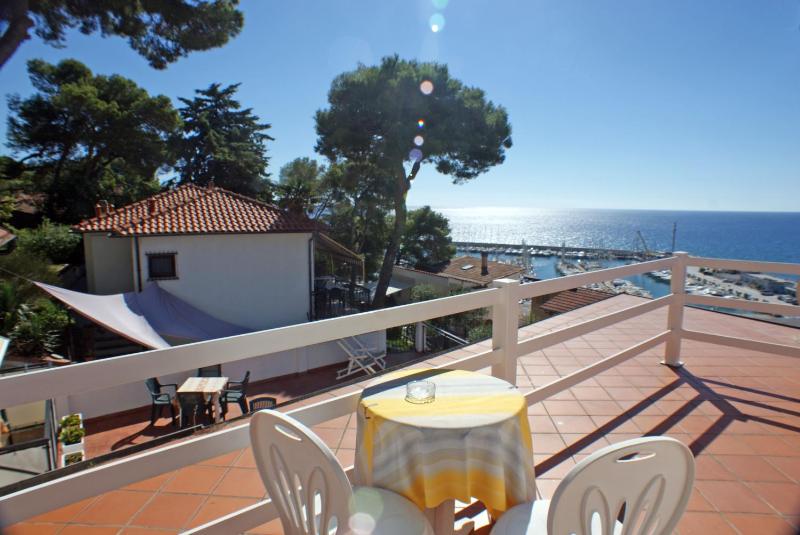 Single Room - Attic with Balcony and Sea View image 2