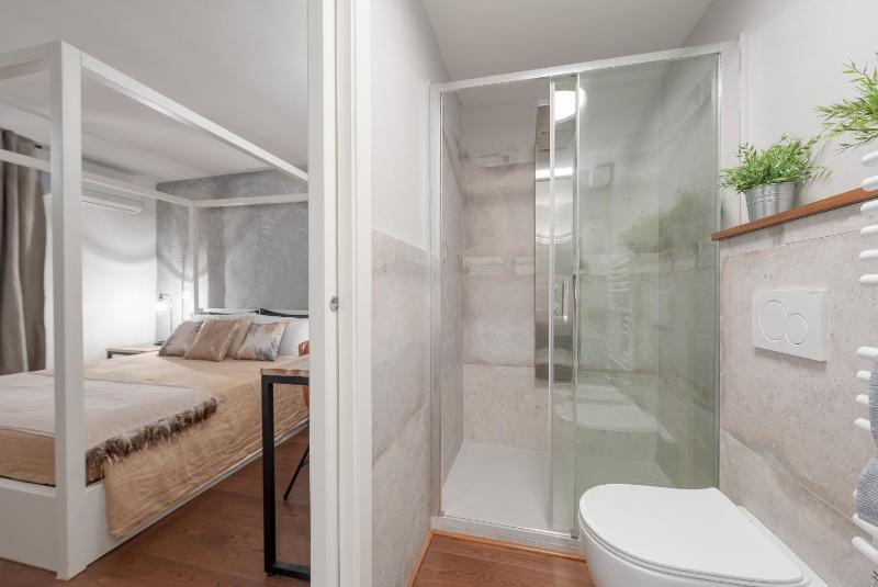 Standard Double Room image 4