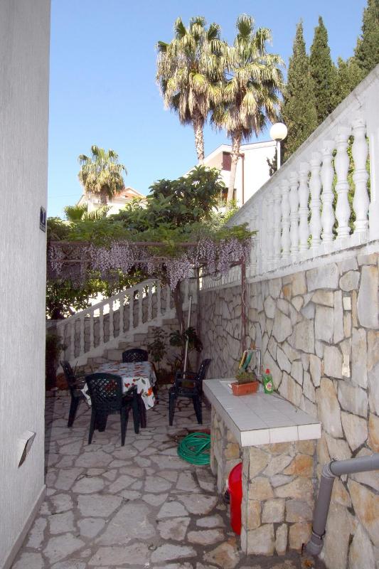 One-Bedroom Apartment (3 Adults) image 4