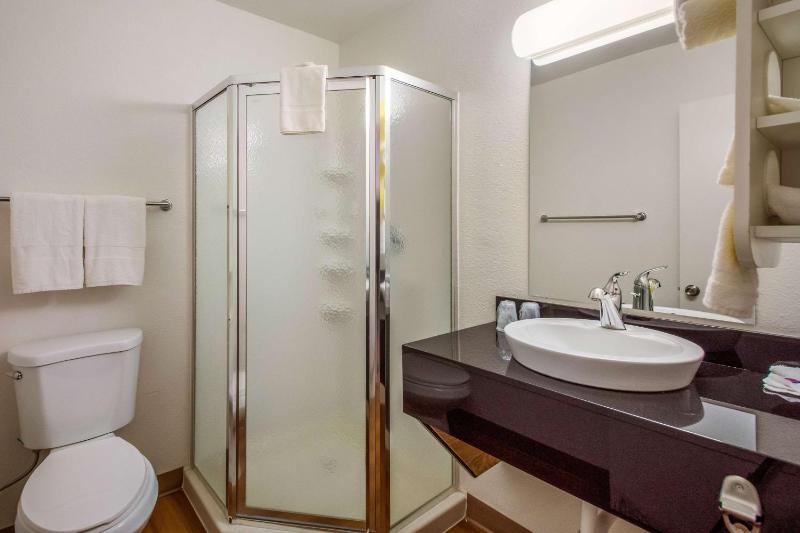 Quadruple Room image 2