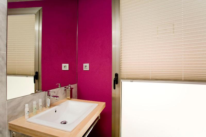 Budget Double Room image 3