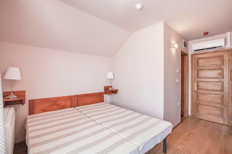 Economy Double or Twin Room image 3