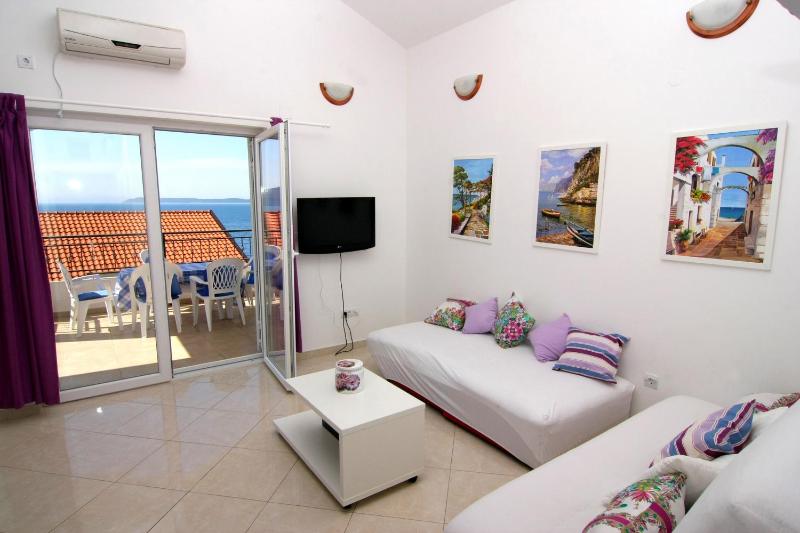 Comfort One-Bedroom Apartment with Balcony image 4