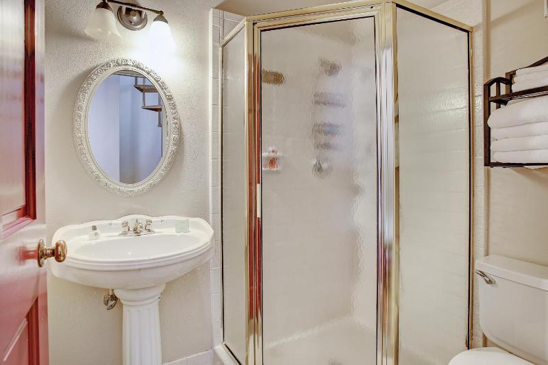 Queen Suite image 3