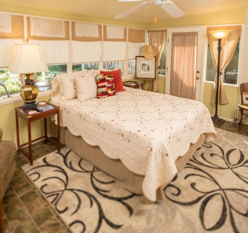 Two-Bedroom House image 4