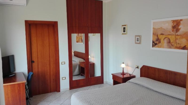 Double Room image 3