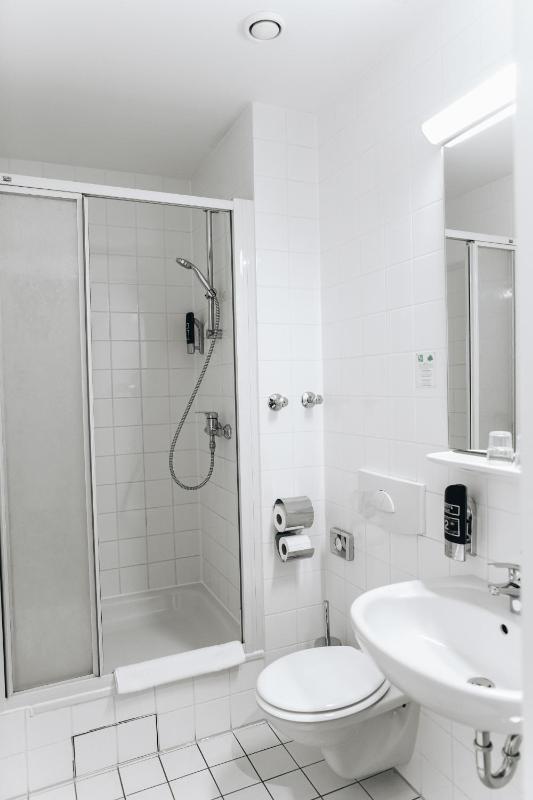 Double or Twin Room with Private Bathroom image 4