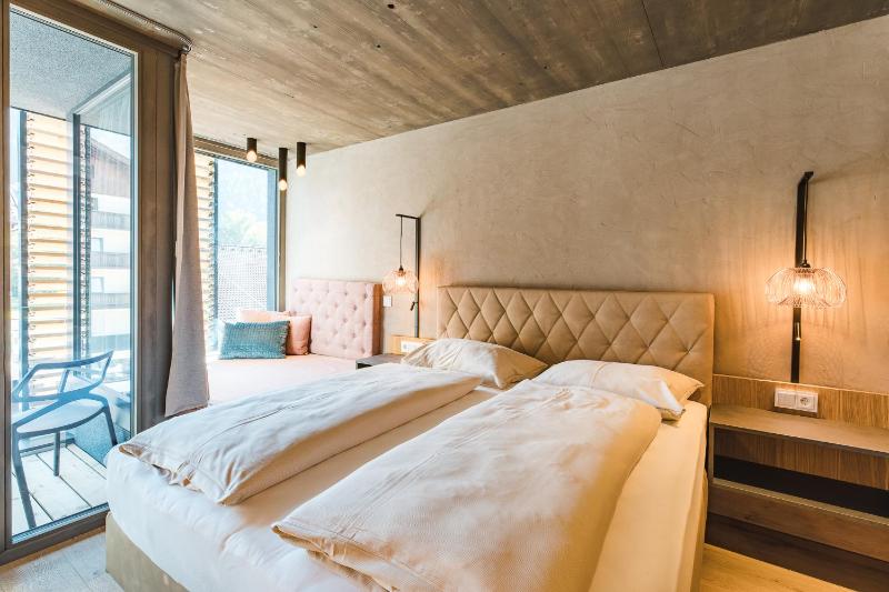 Double Room Achensee with Side Lake View image 2