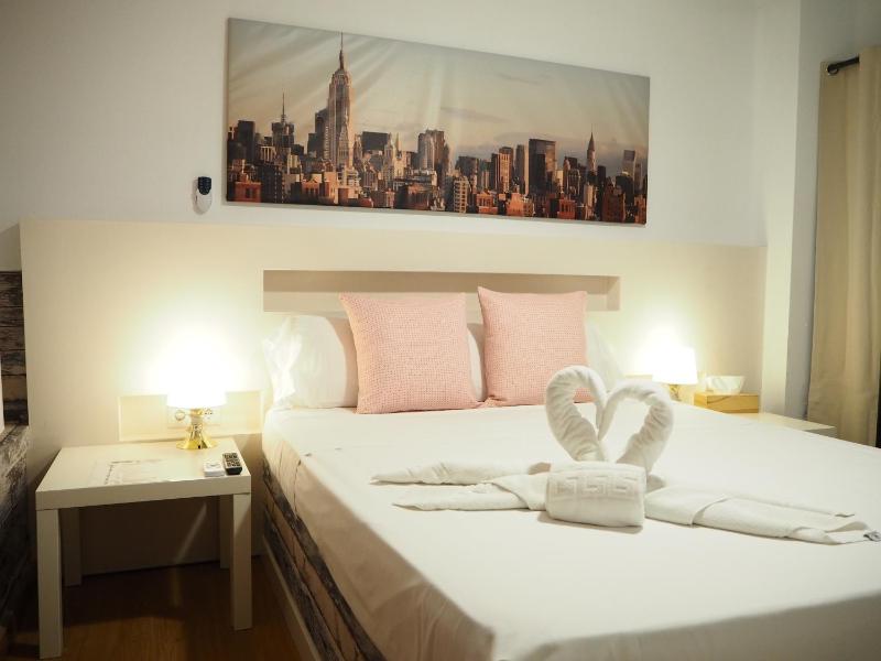  Small Double Room with Private Bathroom image 3