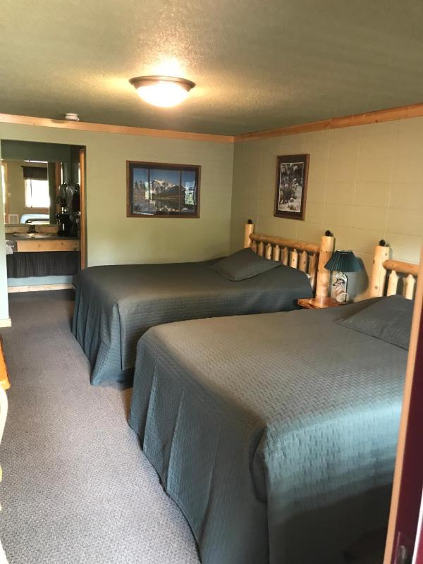 Deluxe Queen Room image 3