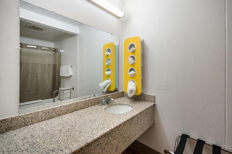 Deluxe King Room - Non-Smoking image 2