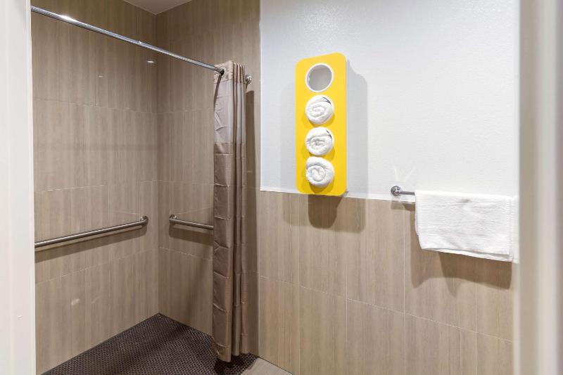 King Room - Disability Access - Non-Smoking image 3