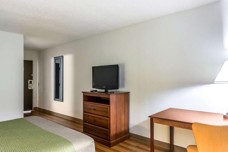 King Room with Micro Fridge - Accessible/Non-Smoking image 1