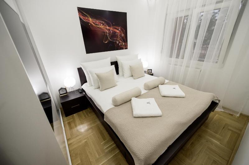 Deluxe Apartment image 2
