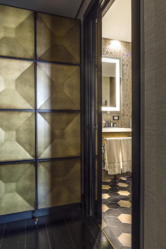 Classic Double Room image 3