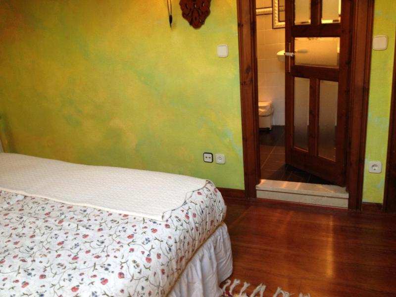 Twin Room image 2