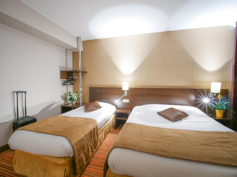 Basic Triple Room - Disability Access image 3