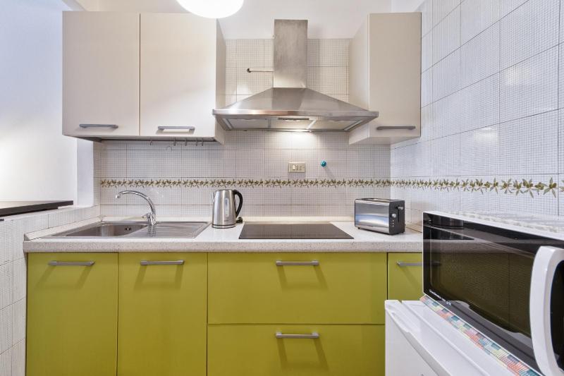 GuestHost - Porta Nuova Shiny Studio Flats - image 2