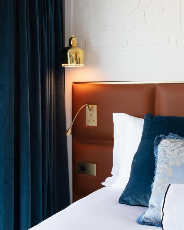 Prestige Suite with Eiffel Tower View image 3