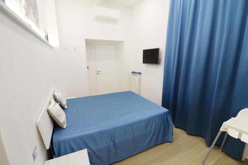 Standard Double Room image 4