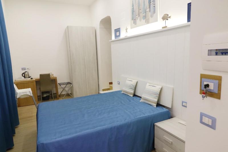 Standard Double Room image 2