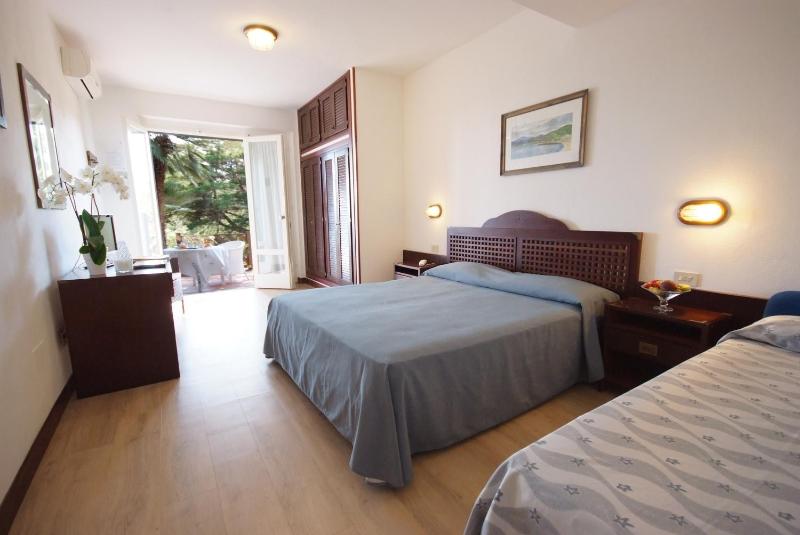 Quadruple Room image 3