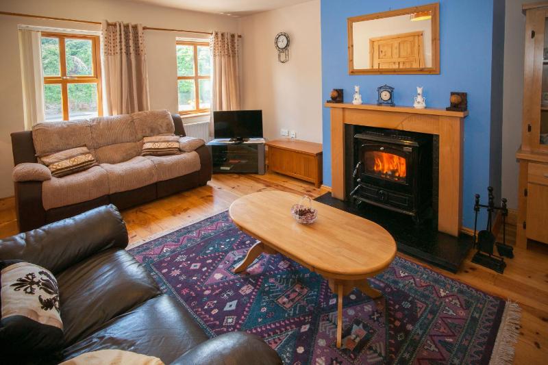 Six-Bedroom House image 3