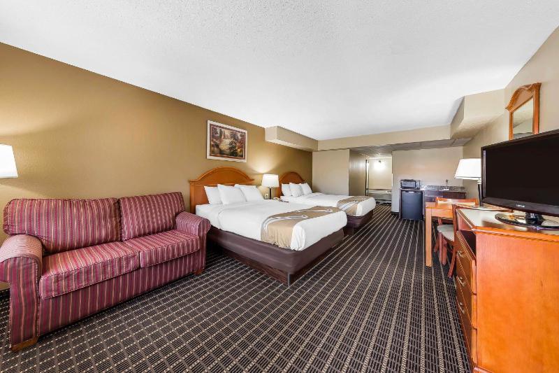 Queen Room with Two Queen Beds - Non-Smoking/Pet Friendly image 2