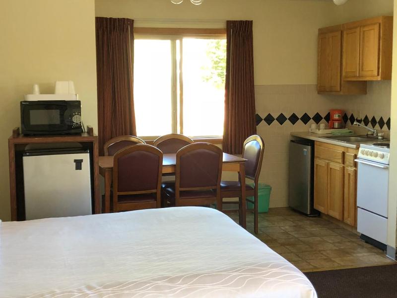 Monticello Motel - image 13