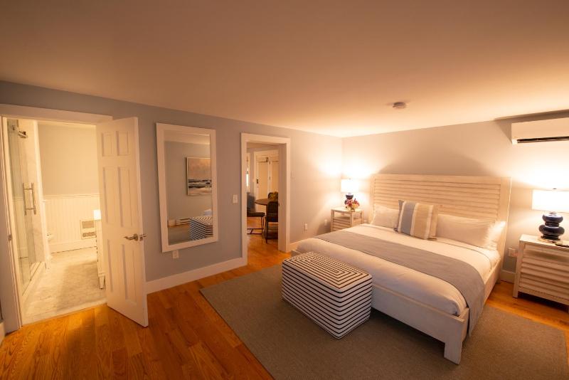 One-Bedroom Suite image 2