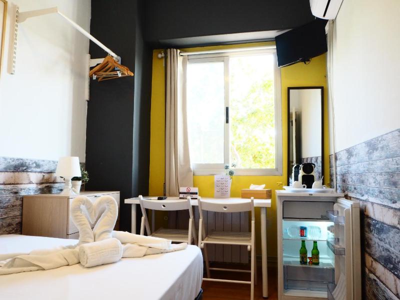 Small Double Room with Private External Bathroom image 4