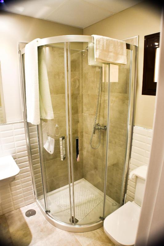 Single Room image 2