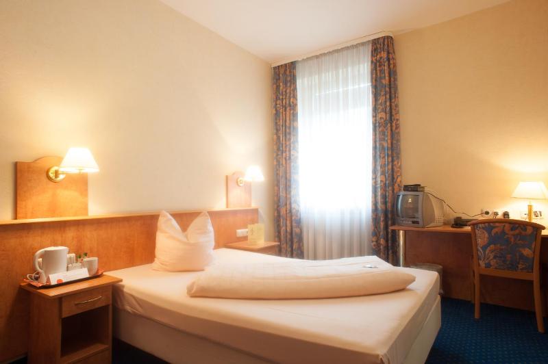 Double or Twin Room image 4