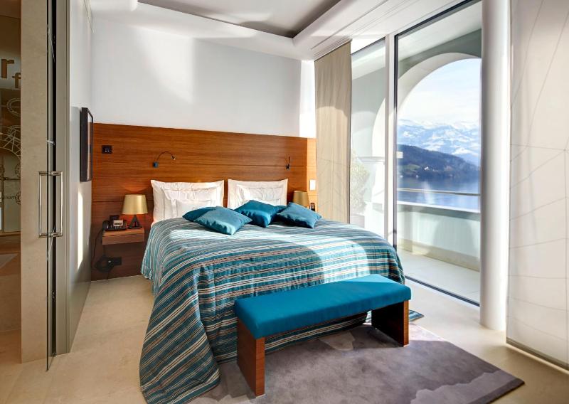 Deluxe Junior Suite with Lake View image 4