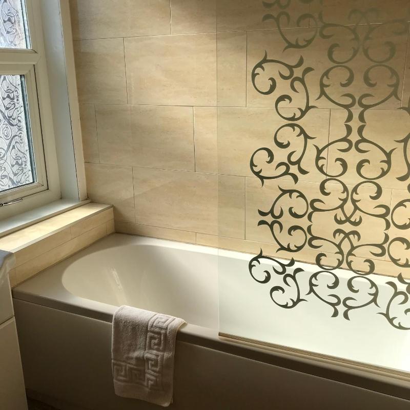 Basic Double Room image 2