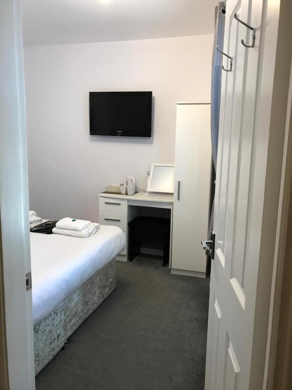 Budget Double Room image 2