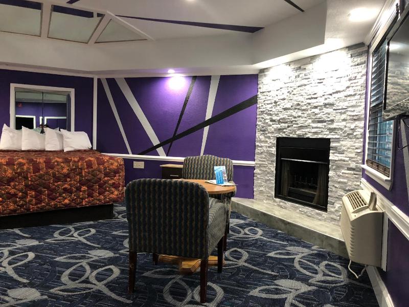 Deluxe Suite - Non-Smoking image 4