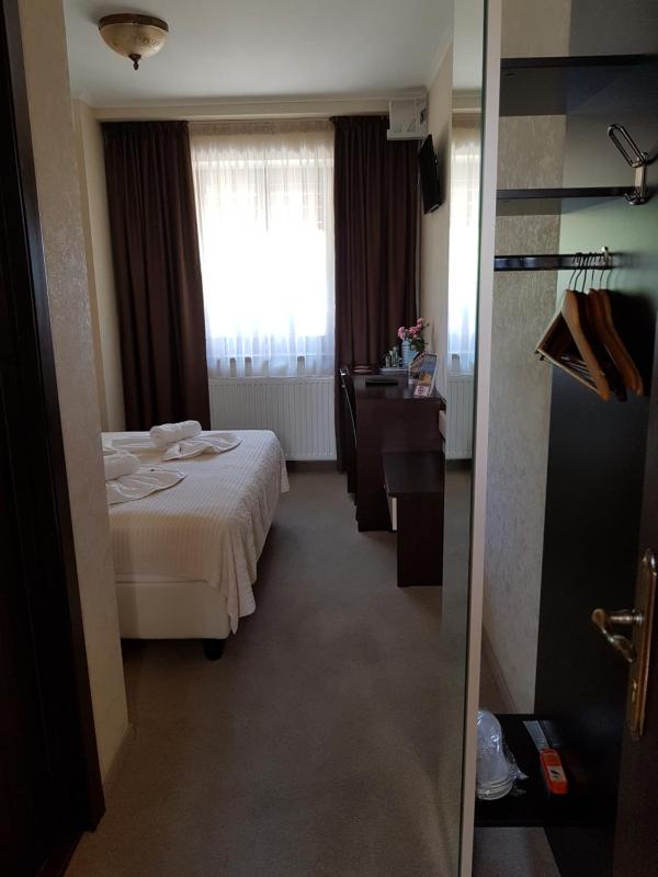 Standard Double Room image 4