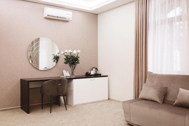 Deluxe King Room image 4