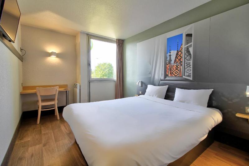 Double Room image 4