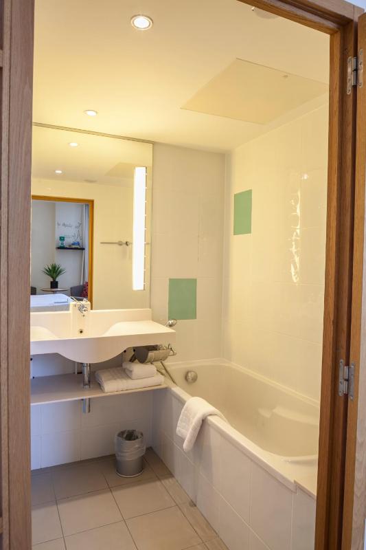 Superior Queen Room image 3