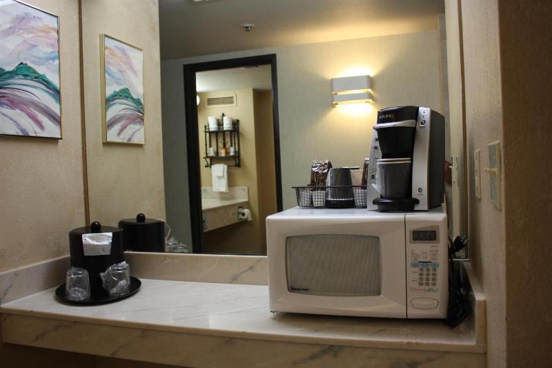 Ramada by Wyndham Viscount Suites Tucson East - image 3