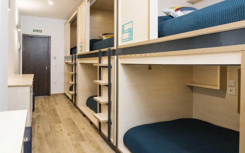 Bed in 6-Bed Mixed Dormitory Room image 1
