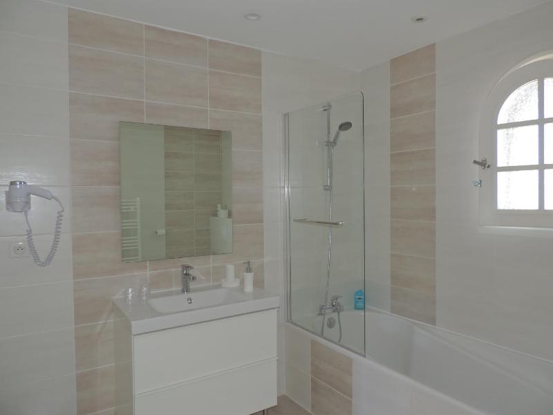 Twin Room image 3