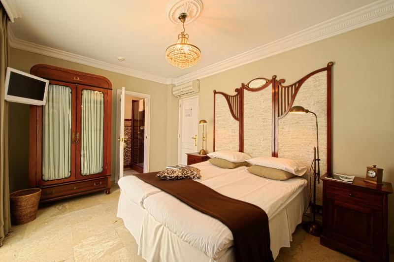 Double or Twin Room image 2