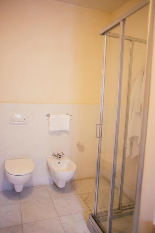 Double Room image 4