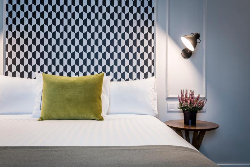 Standard Queen Room image 4