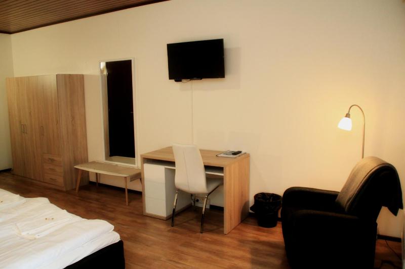 Deluxe Double Room with Balcony image 4