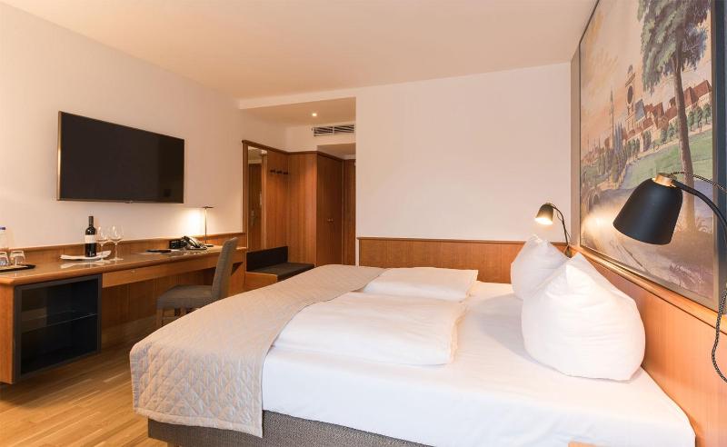 Deluxe Double Room image 3